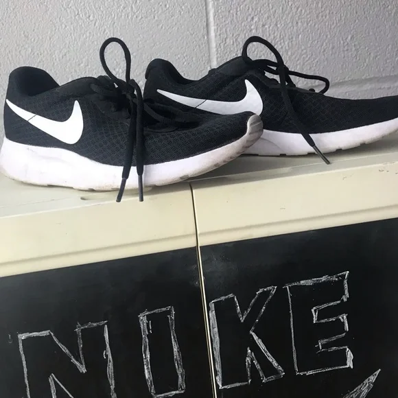 Black w: White swoosh Nike - Picture 5 of 13
